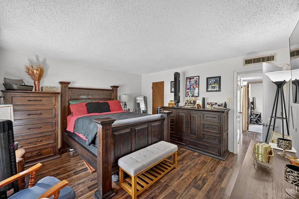 7131 Nutmeg Lane, Dallas, TX 75249 7131 Nutmeg Lane, Dallas, TX 75249