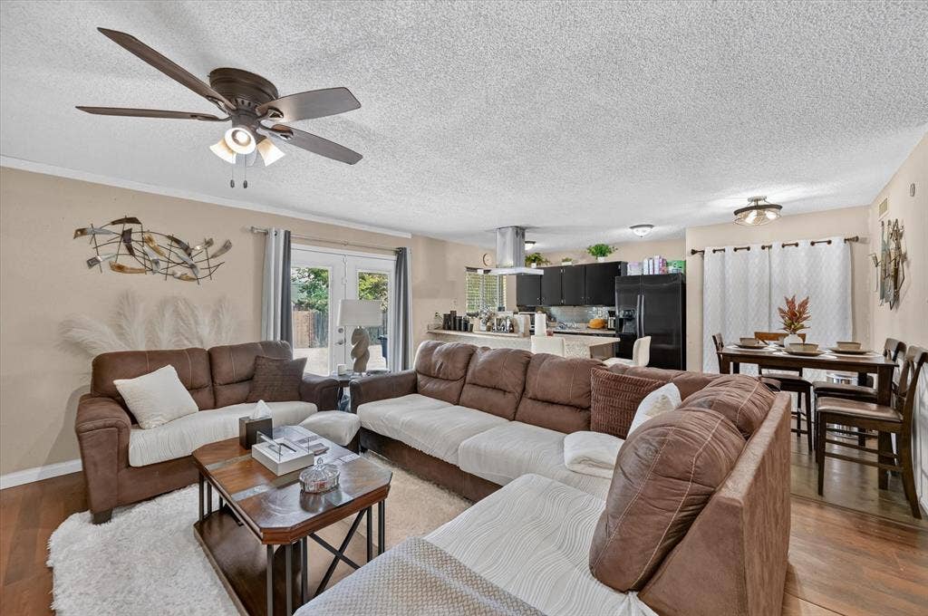 7131 Nutmeg Lane, Dallas, TX 75249 7131 Nutmeg Lane, Dallas, TX 75249