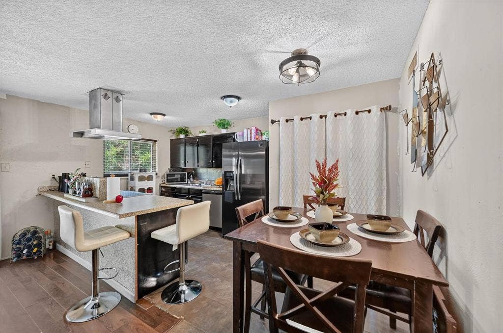7131 Nutmeg Lane, Dallas, TX 75249 7131 Nutmeg Lane, Dallas, TX 75249
