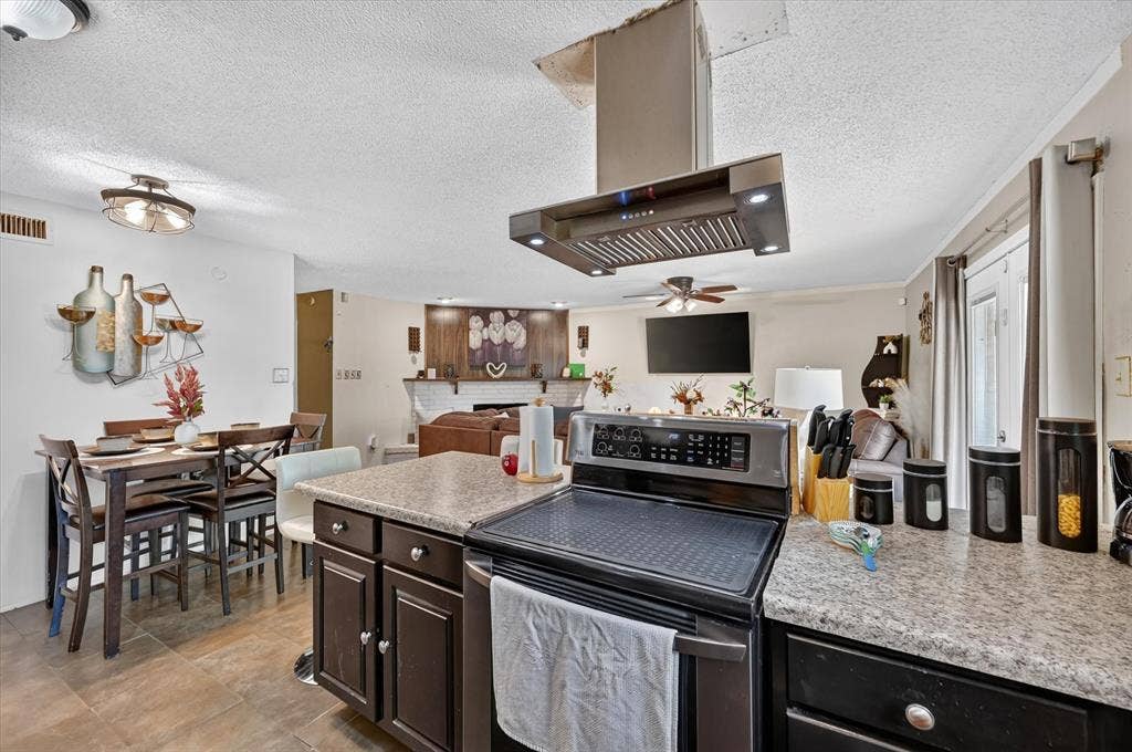 7131 Nutmeg Lane, Dallas, TX 75249 7131 Nutmeg Lane, Dallas, TX 75249