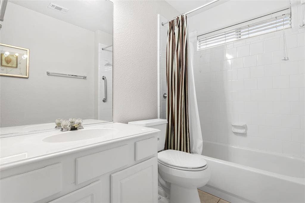 3328 Timber Brook Drive, Plano, TX 75074 Bathroom adjacent to bedroom #4