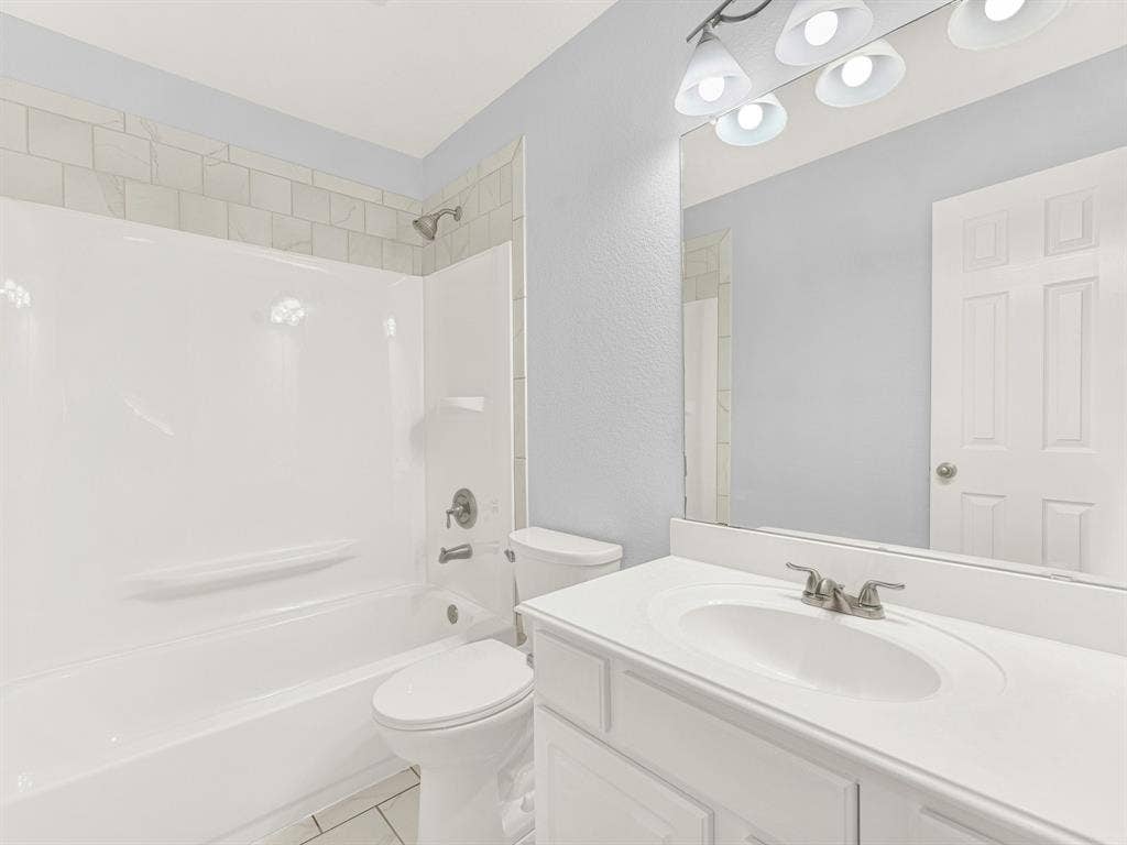 7409 High Point Drive, Sachse, TX 75048 Secondary bathroom