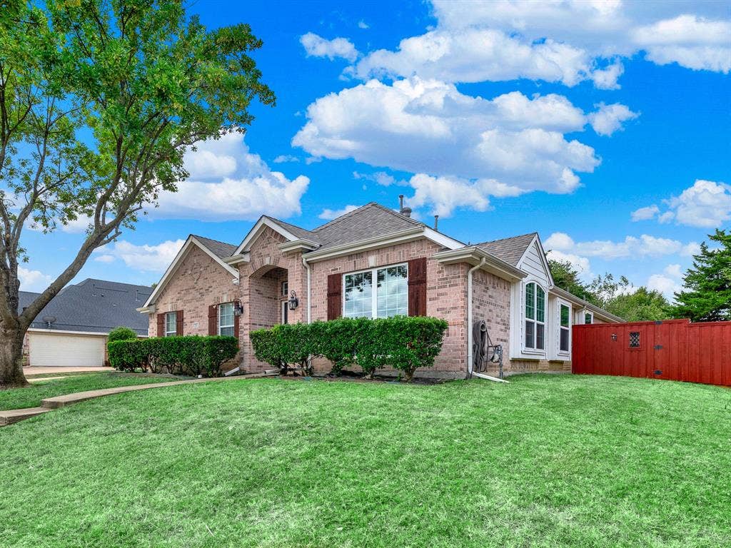 7409 High Point Drive, Sachse, TX 75048 Single story home in quiet Quail Hollow Estates