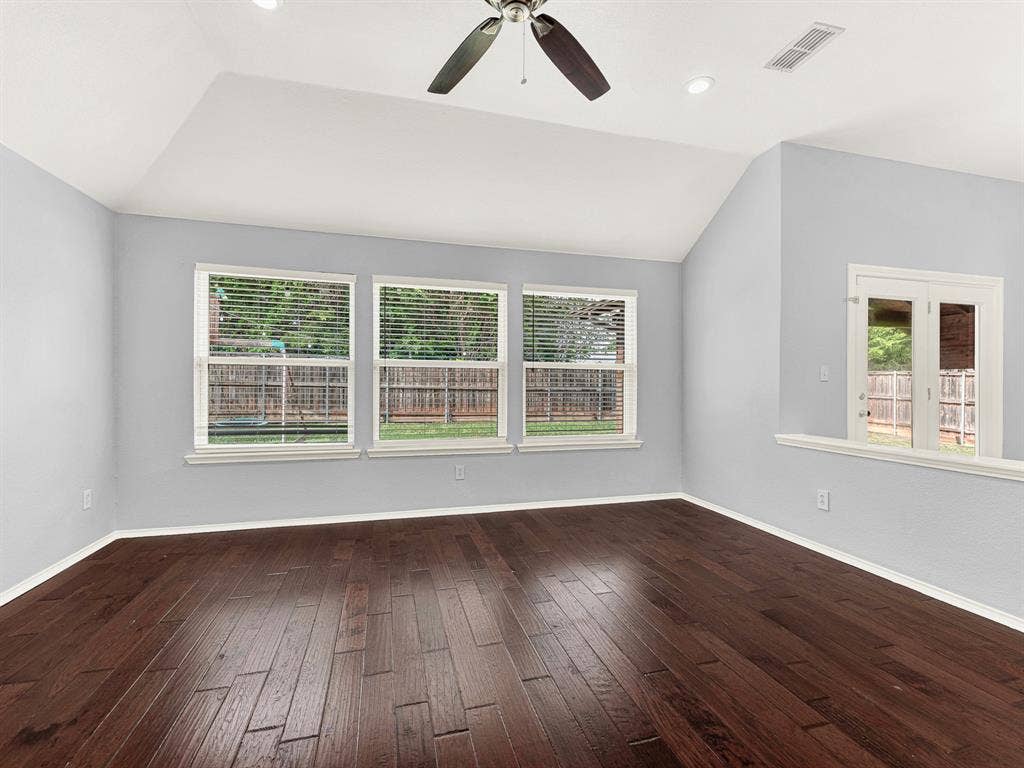 7409 High Point Drive, Sachse, TX 75048 Abundant natural light and extra living space