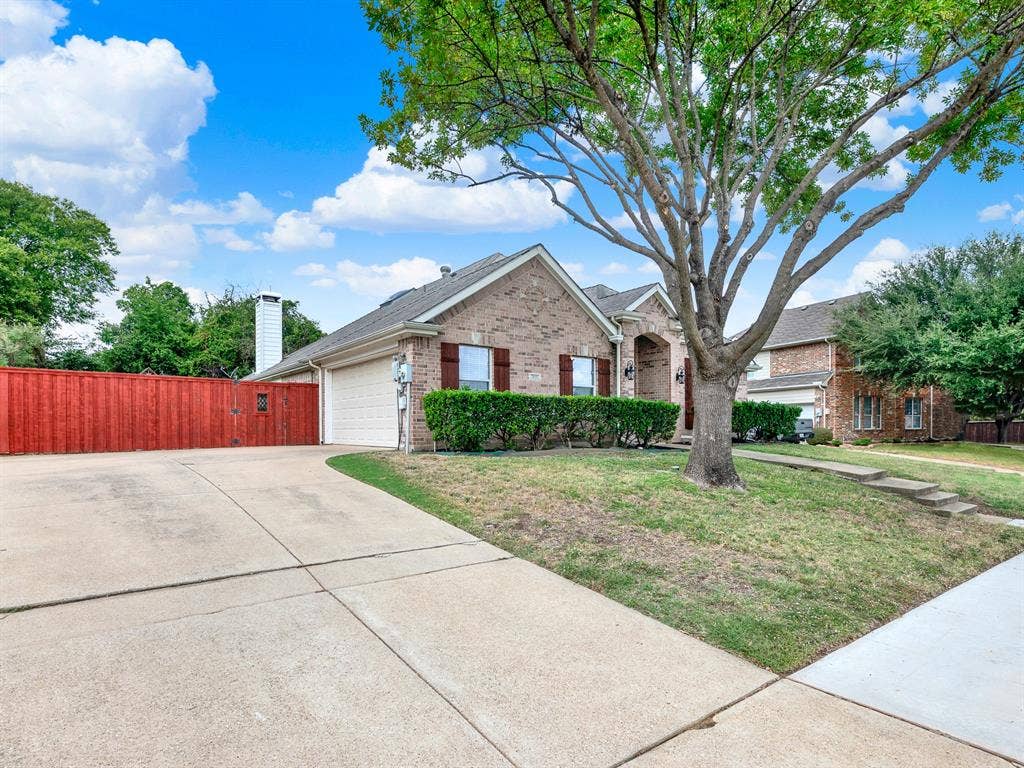 7409 High Point Drive, Sachse, TX 75048 Single story home in quiet Quail Hollow Estates