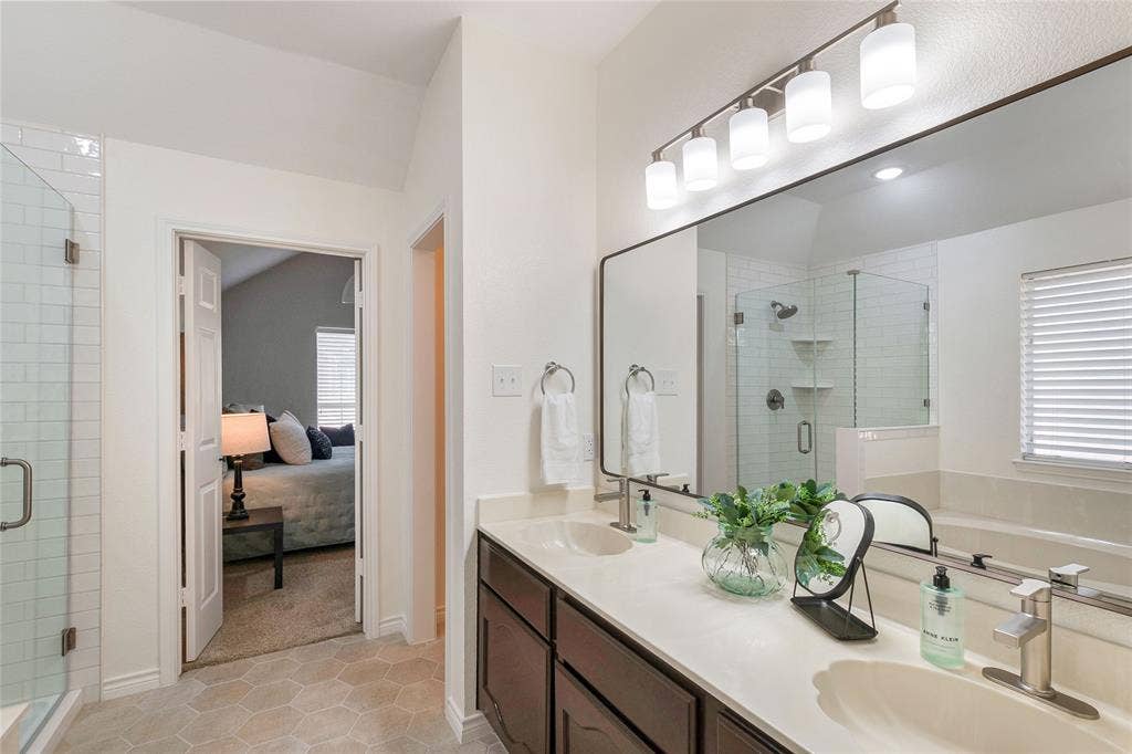 10231 Castle Drive, Frisco, TX 75035 10231 Castle Drive, Frisco, TX 75035