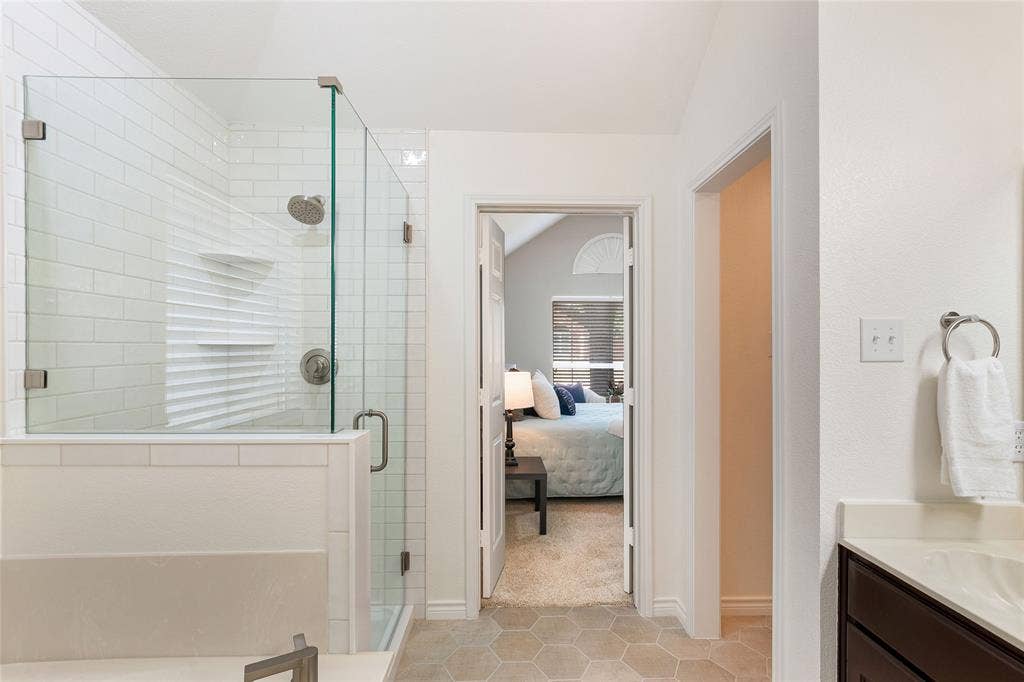 10231 Castle Drive, Frisco, TX 75035 10231 Castle Drive, Frisco, TX 75035