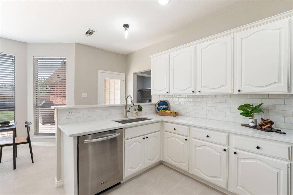 10231 Castle Drive, Frisco, TX 75035 10231 Castle Drive, Frisco, TX 75035