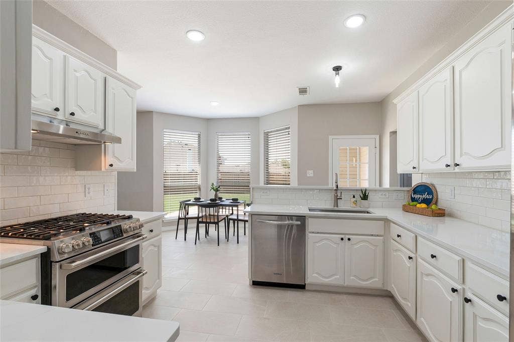 10231 Castle Drive, Frisco, TX 75035 10231 Castle Drive, Frisco, TX 75035