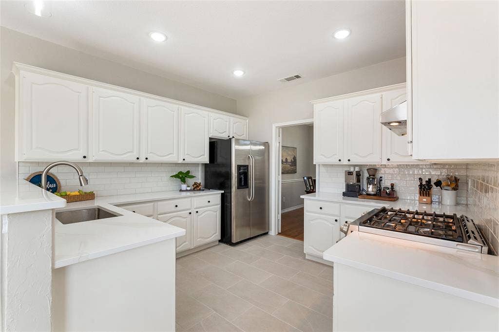 10231 Castle Drive, Frisco, TX 75035 10231 Castle Drive, Frisco, TX 75035