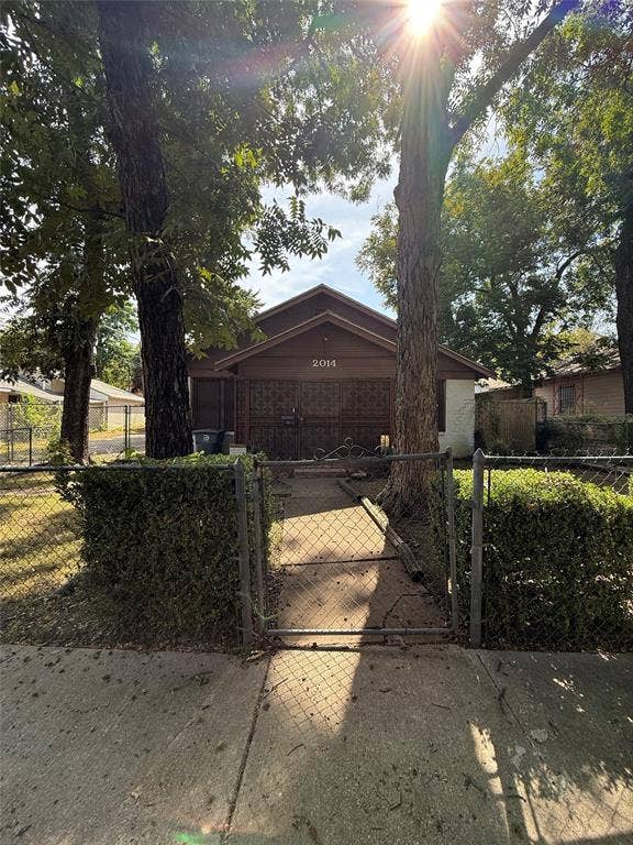 Property photo for 2014 Arizona Avenue, Dallas, TX