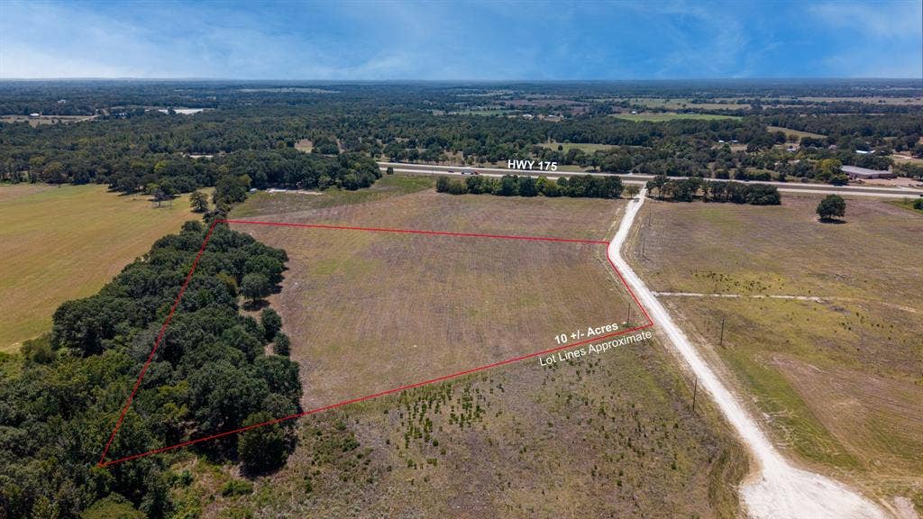 Lot 6 E US HWY 175, Athens, TX 75752 Expansive acreage featuring highway frontage and surrounding mature trees