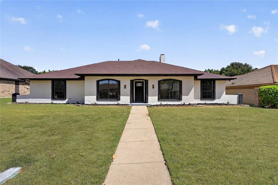 Property photo for 319 Hummingbird Lane, Duncanville, TX