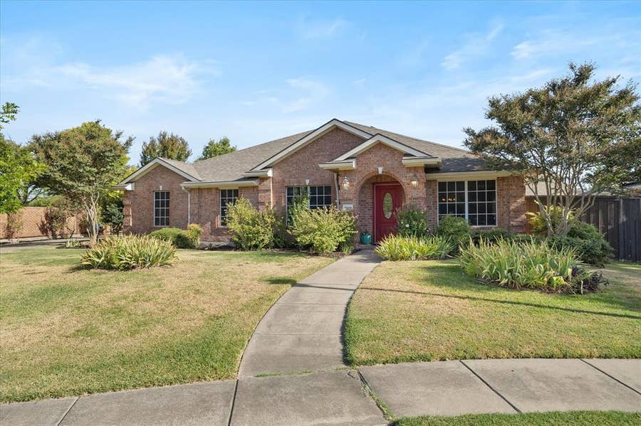 Property photo for 7005 Travelers Crossing, Rowlett, TX