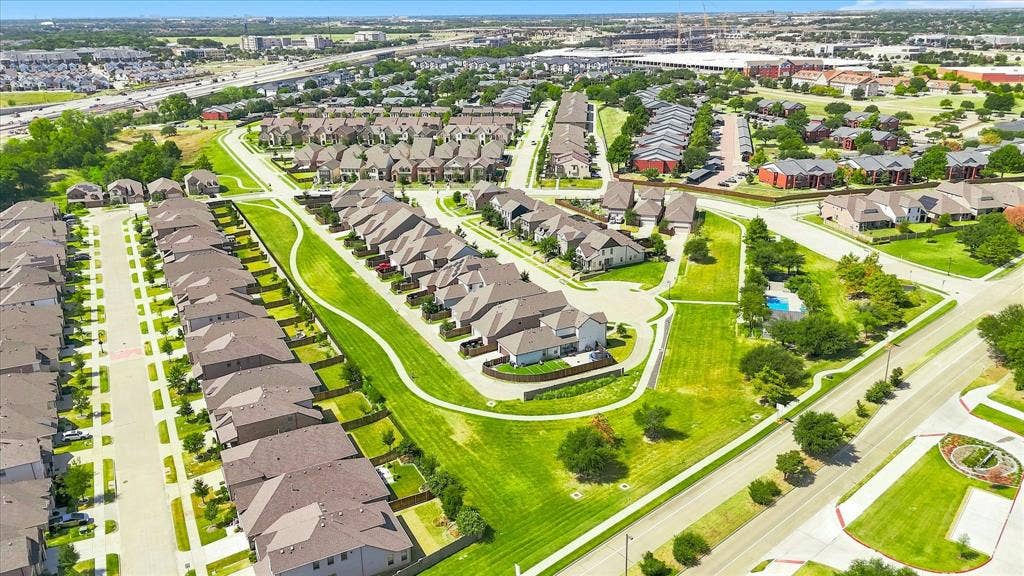 3109 Taunton Way, McKinney, TX 75069 Residential community featuring numerous detached homes, shared green spaces, and a swimming pool