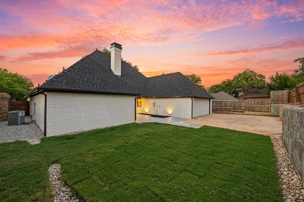 2905 Crestline Drive, Grapevine, TX 76051