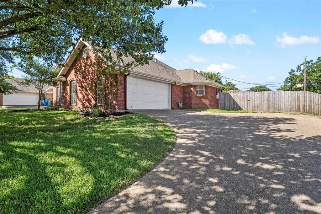 325 Fannin Drive, Hewitt, TX 76643 325 Fannin Drive, Hewitt, TX 76643