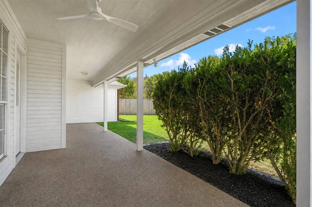 325 Fannin Drive, Hewitt, TX 76643 325 Fannin Drive, Hewitt, TX 76643
