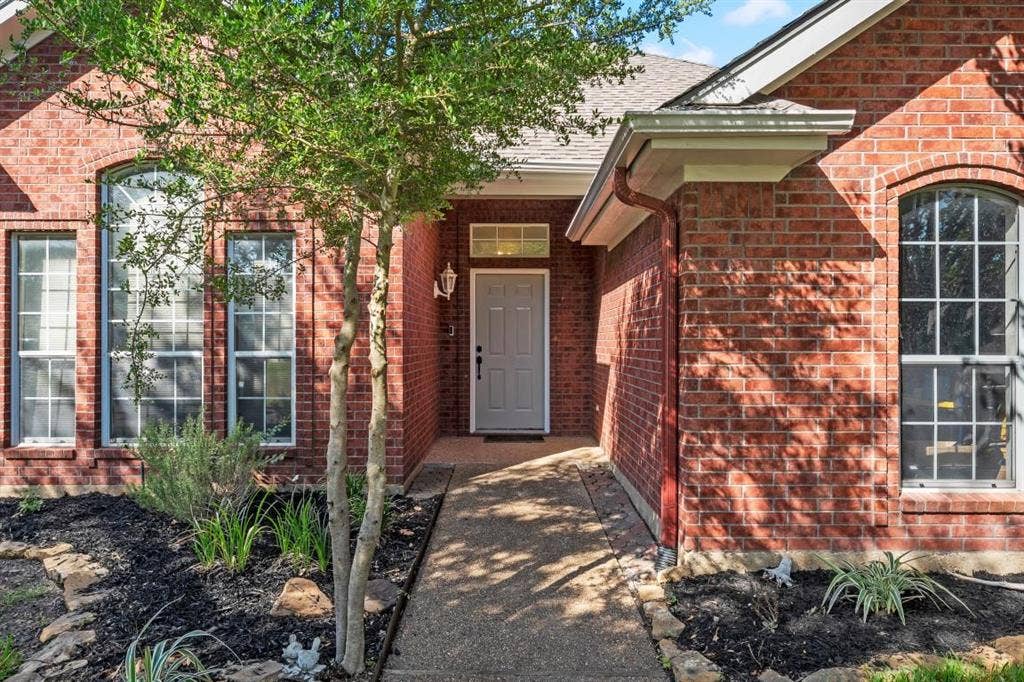 325 Fannin Drive, Hewitt, TX 76643 325 Fannin Drive, Hewitt, TX 76643