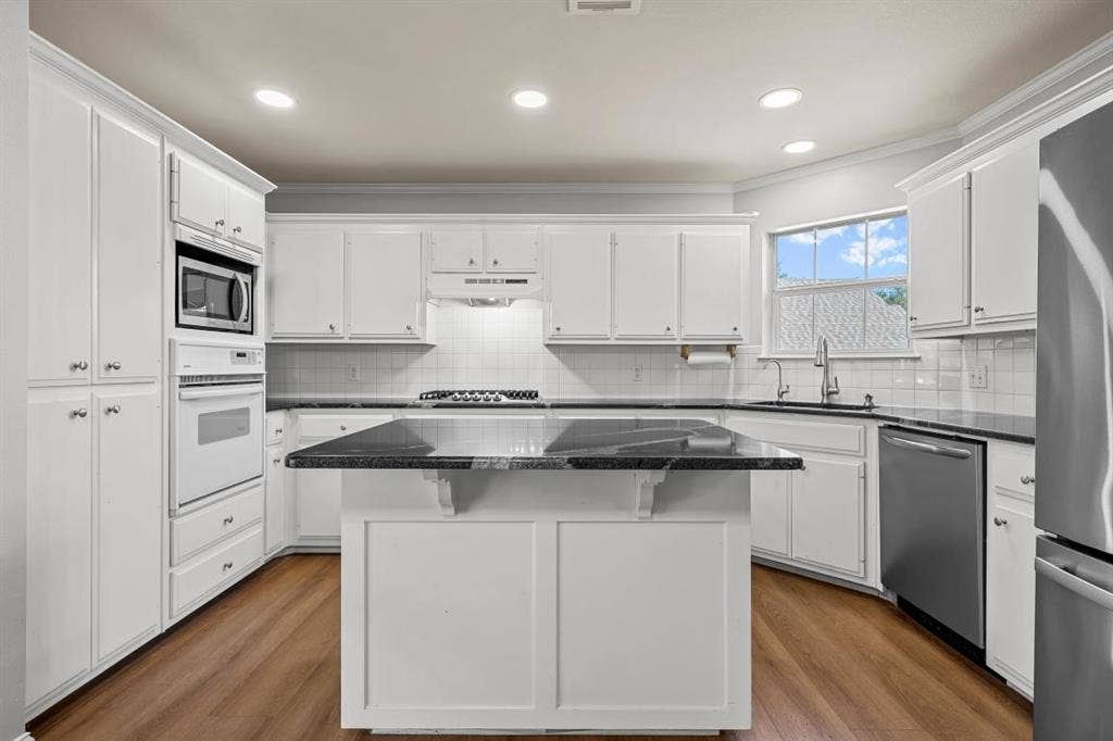 325 Fannin Drive, Hewitt, TX 76643 325 Fannin Drive, Hewitt, TX 76643