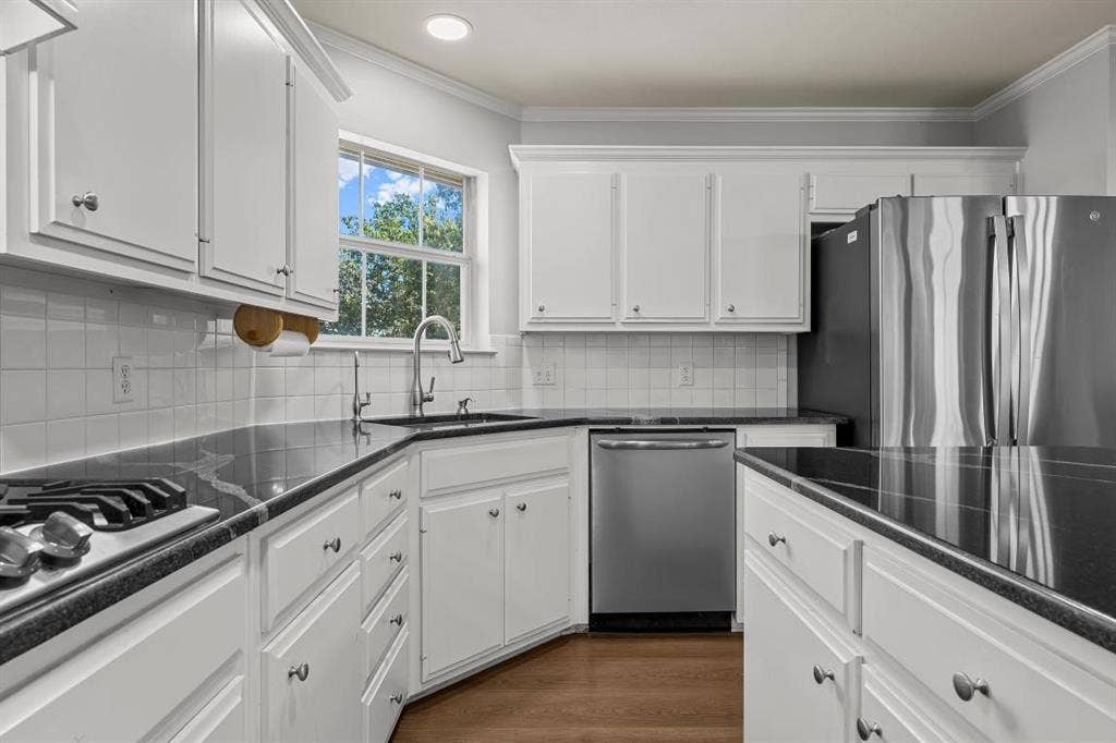 325 Fannin Drive, Hewitt, TX 76643 325 Fannin Drive, Hewitt, TX 76643