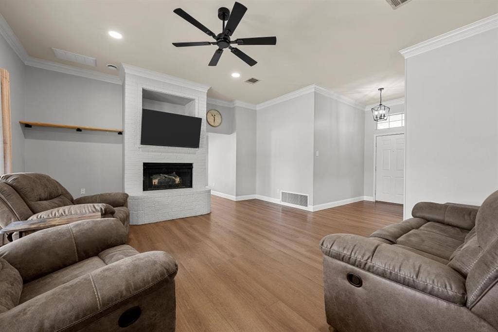 325 Fannin Drive, Hewitt, TX 76643 325 Fannin Drive, Hewitt, TX 76643