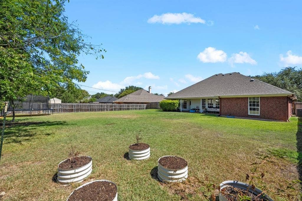 325 Fannin Drive, Hewitt, TX 76643 325 Fannin Drive, Hewitt, TX 76643