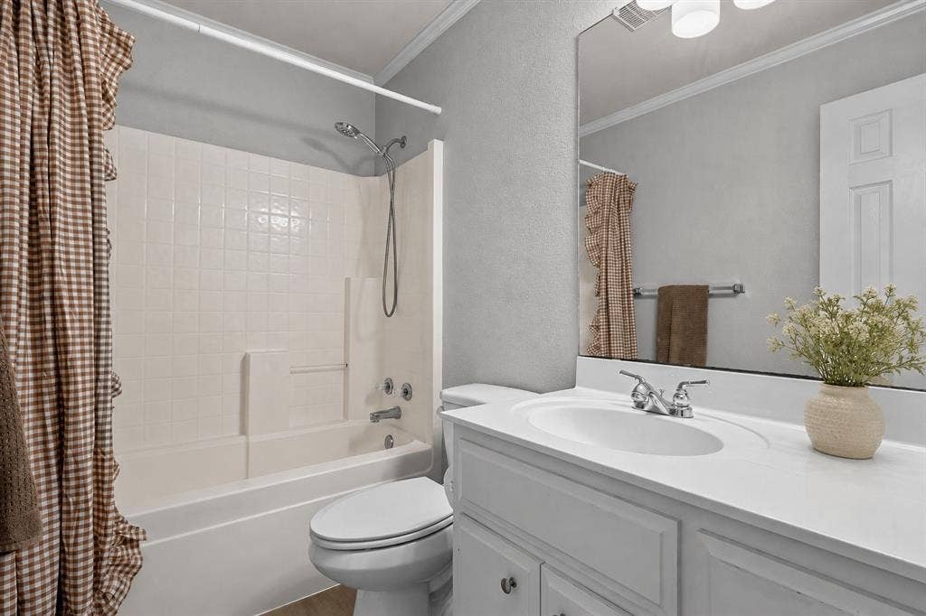 325 Fannin Drive, Hewitt, TX 76643 325 Fannin Drive, Hewitt, TX 76643