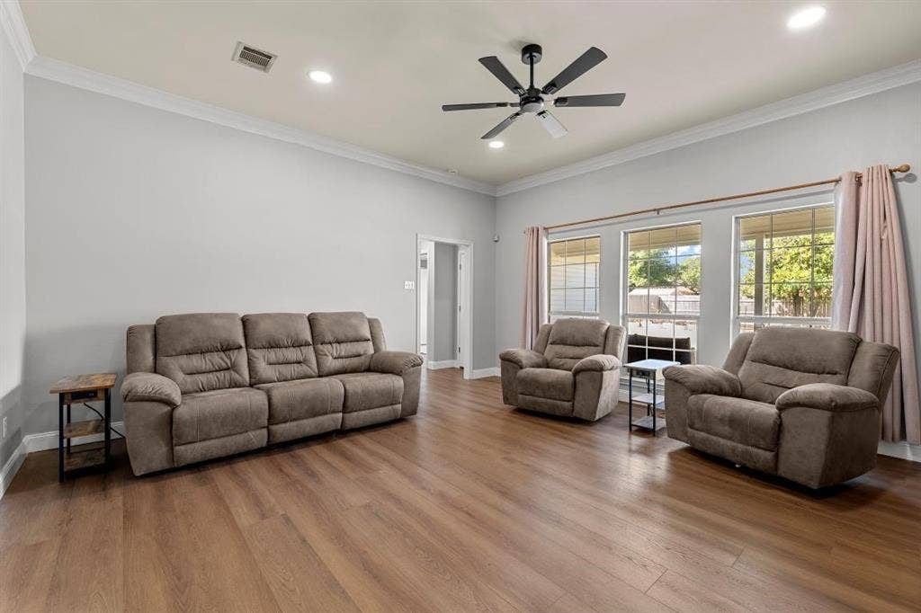325 Fannin Drive, Hewitt, TX 76643 325 Fannin Drive, Hewitt, TX 76643