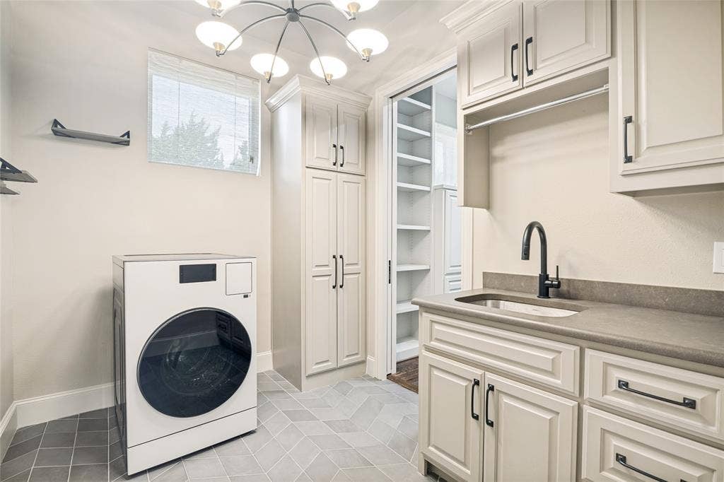 424 Wyndemere Boulevard, Heath, TX 75032 Herringbone tile flooring