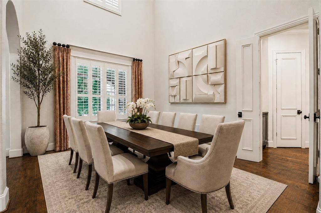 424 Wyndemere Boulevard, Heath, TX 75032 Hardwood flooring, tall ceilings, white plantation shutters. virtual staging