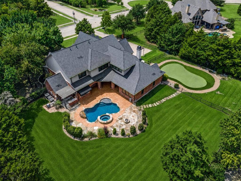 424 Wyndemere Boulevard, Heath, TX 75032 Brick and stucco exterior with a multi-level shingle roof