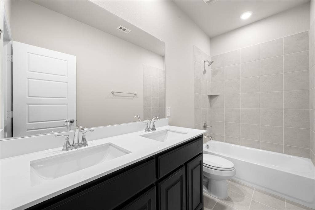 971 Richard Pittmon Drive, DeSoto, TX 75115 971 Richard Pittmon- Bathroom-1