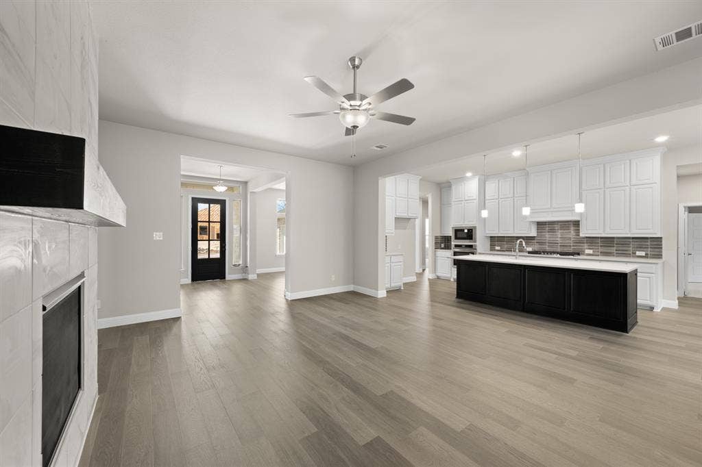 971 Richard Pittmon Drive, DeSoto, TX 75115 971 Richard Pittmon- Living Room-1