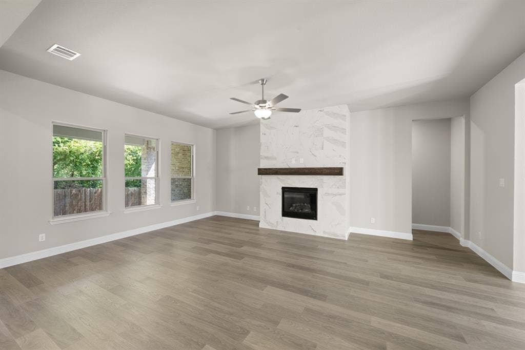 971 Richard Pittmon Drive, DeSoto, TX 75115 971 Richard Pittmon- Living Room-2