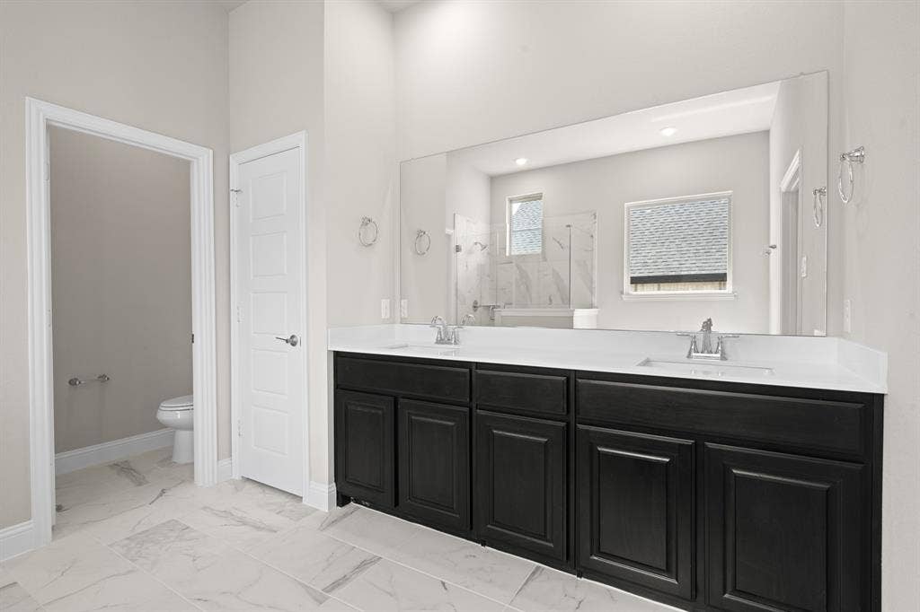 971 Richard Pittmon Drive, DeSoto, TX 75115 971 Richard Pittmon- Primary Suite-5