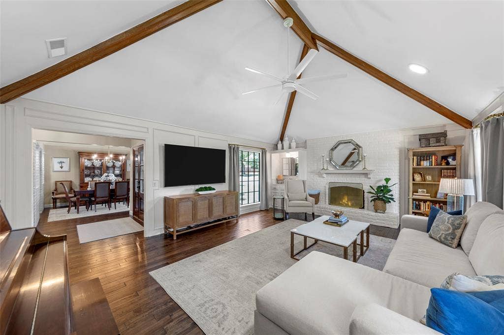 1800 Cross Bend Road, Plano, TX 75023 1800 Cross Bend Road, Plano, TX 75023