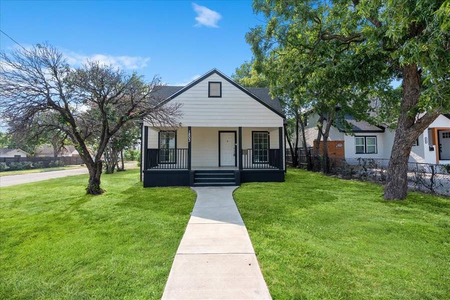 Property photo for 1803 N Winnetka Avenue, Dallas, TX