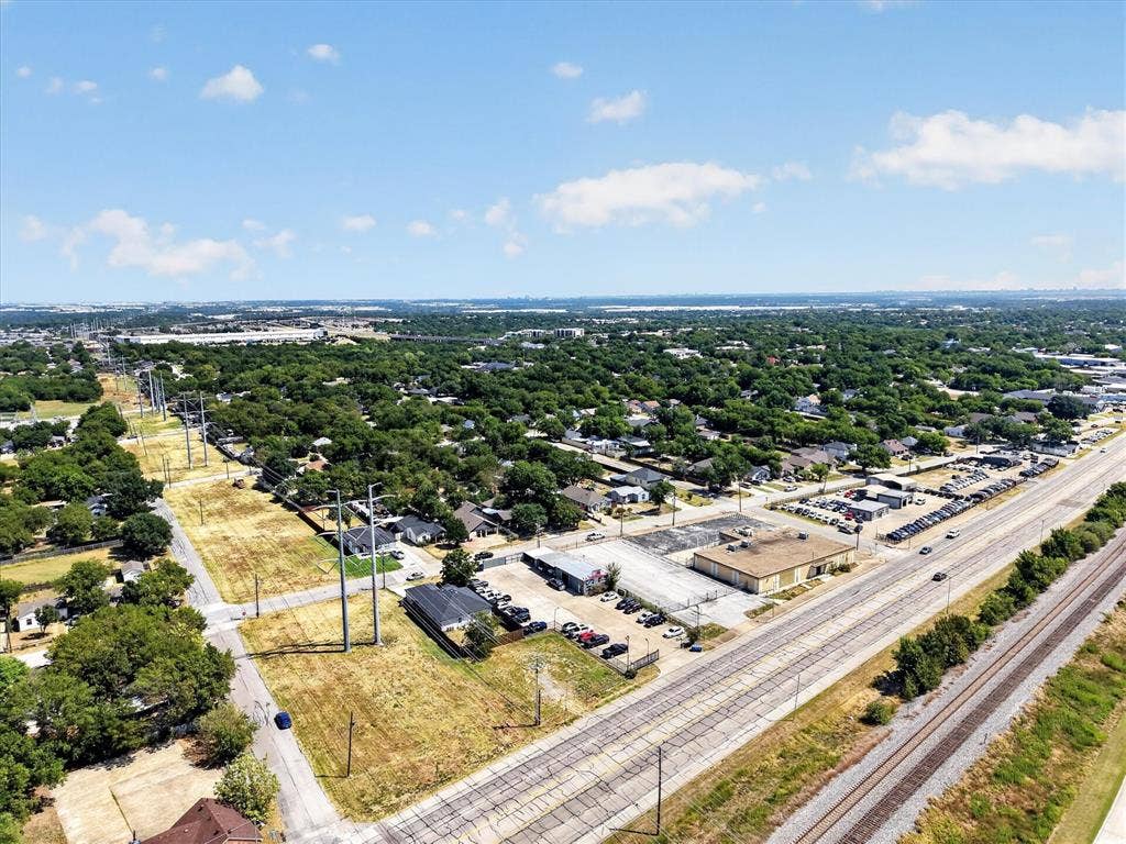 2126 W Main Street, Grand Prairie, TX 75050 2126 W Main Street, Grand Prairie, TX 75050