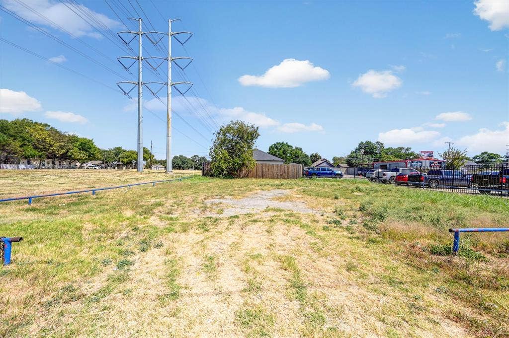 2126 W Main Street, Grand Prairie, TX 75050 2126 W Main Street, Grand Prairie, TX 75050