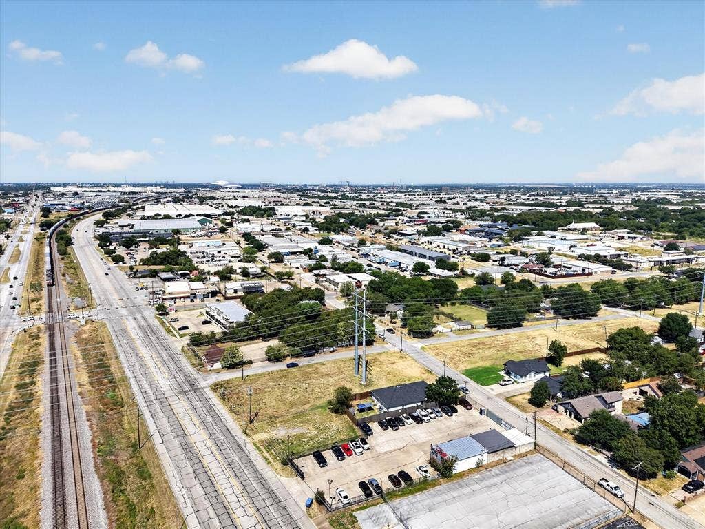 2126 W Main Street, Grand Prairie, TX 75050 2126 W Main Street, Grand Prairie, TX 75050