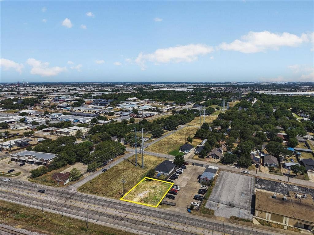 2126 W Main Street, Grand Prairie, TX 75050 2126 W Main Street, Grand Prairie, TX 75050