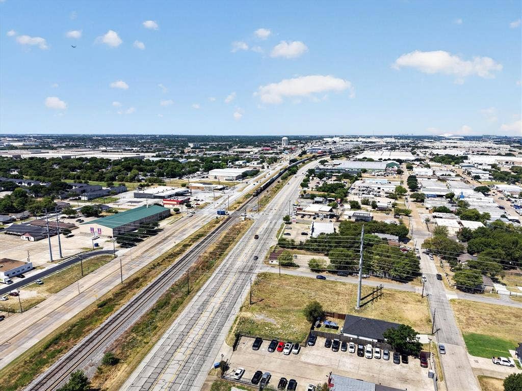 2126 W Main Street, Grand Prairie, TX 75050 2126 W Main Street, Grand Prairie, TX 75050