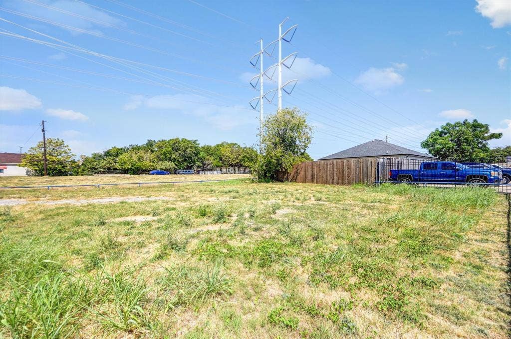 2126 W Main Street, Grand Prairie, TX 75050 2126 W Main Street, Grand Prairie, TX 75050