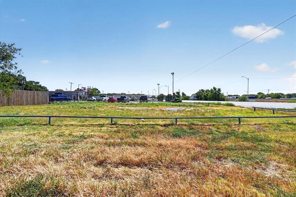 2126 W Main Street, Grand Prairie, TX 75050 2126 W Main Street, Grand Prairie, TX 75050