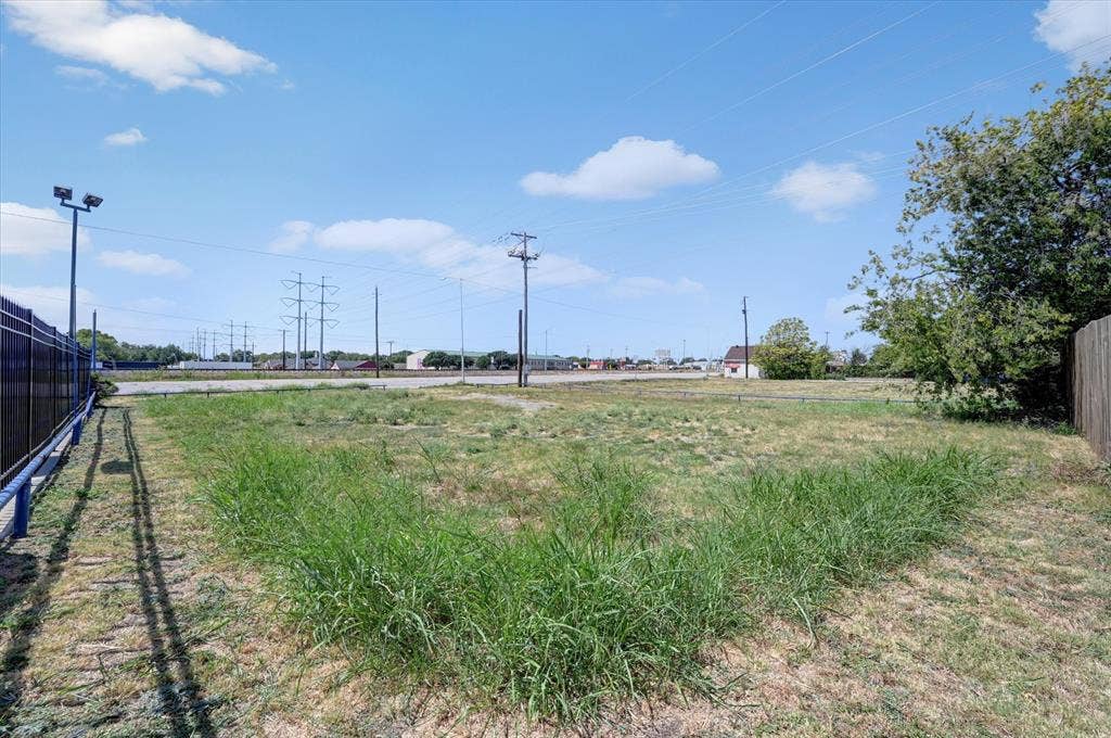 2126 W Main Street, Grand Prairie, TX 75050 2126 W Main Street, Grand Prairie, TX 75050