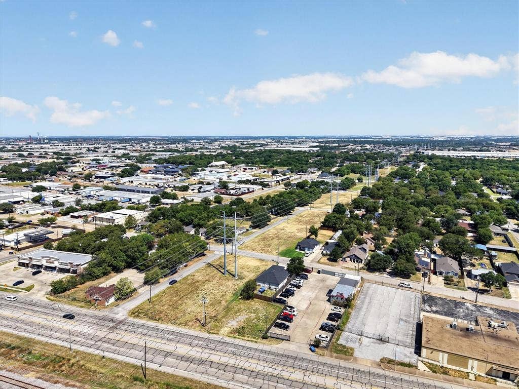 2126 W Main Street, Grand Prairie, TX 75050 2126 W Main Street, Grand Prairie, TX 75050