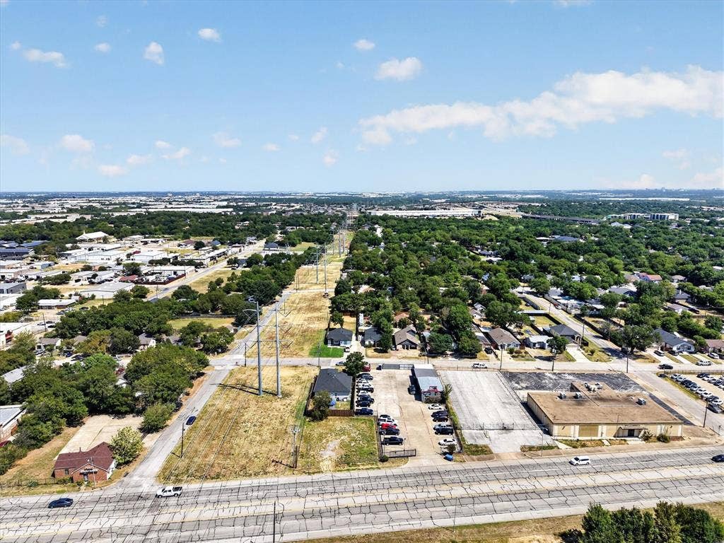 2126 W Main Street, Grand Prairie, TX 75050 2126 W Main Street, Grand Prairie, TX 75050
