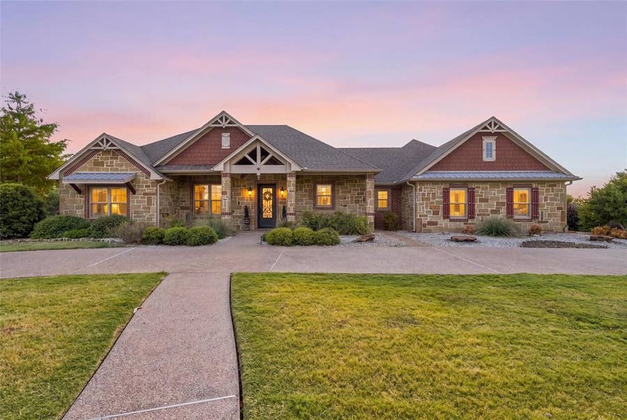 Property photo for 100 Deer Creek Drive, Waco, TX