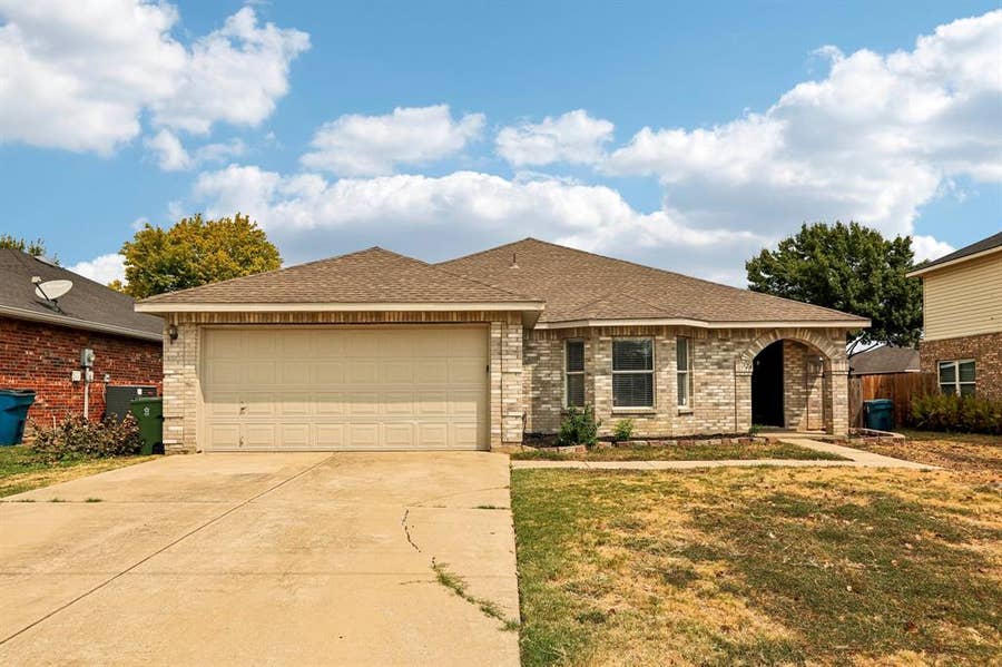 Property photo for 324 Marshall Creek Road, Roanoke, TX